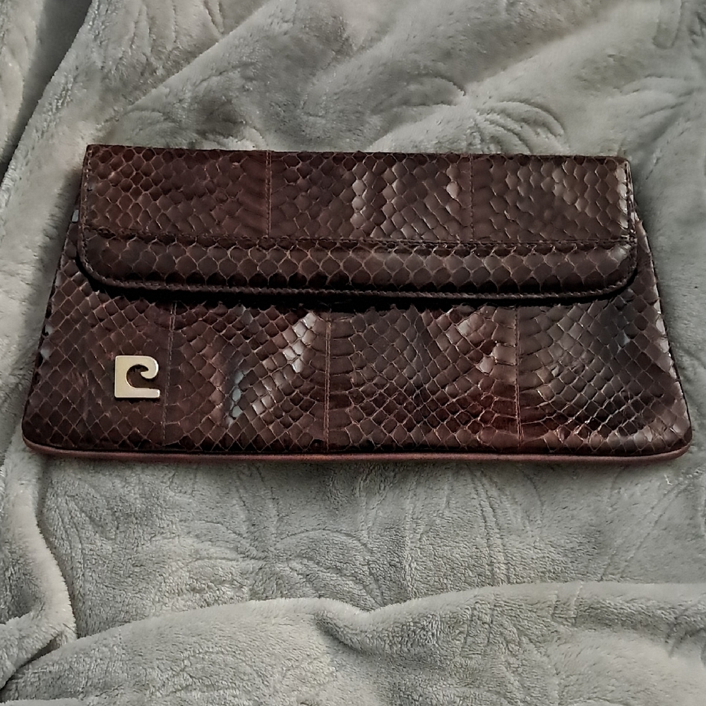 ✨️MAKE AN OFFER✨️Elegant Brown Snakeskin Clutch